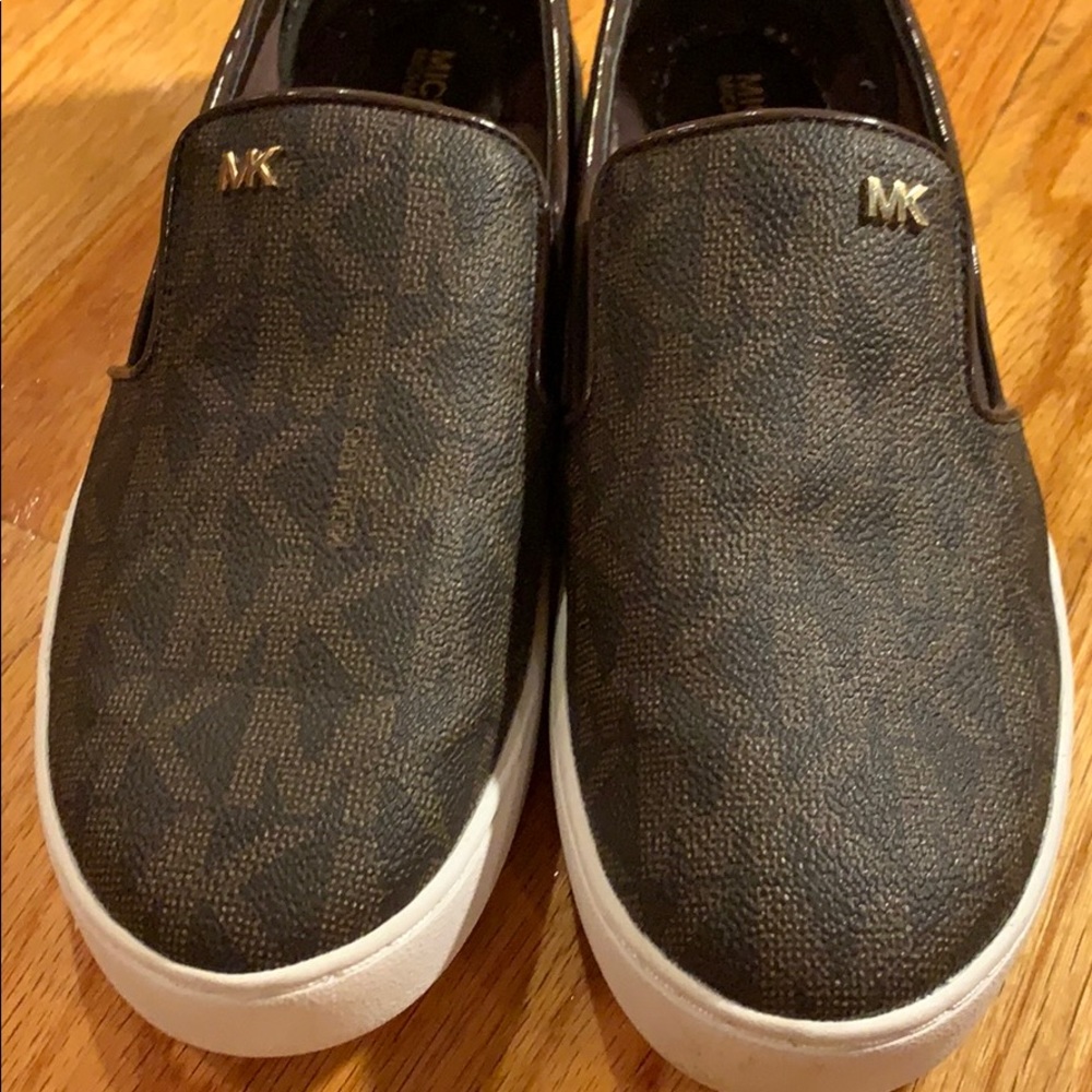 Shoes - Picture 2 of 6
